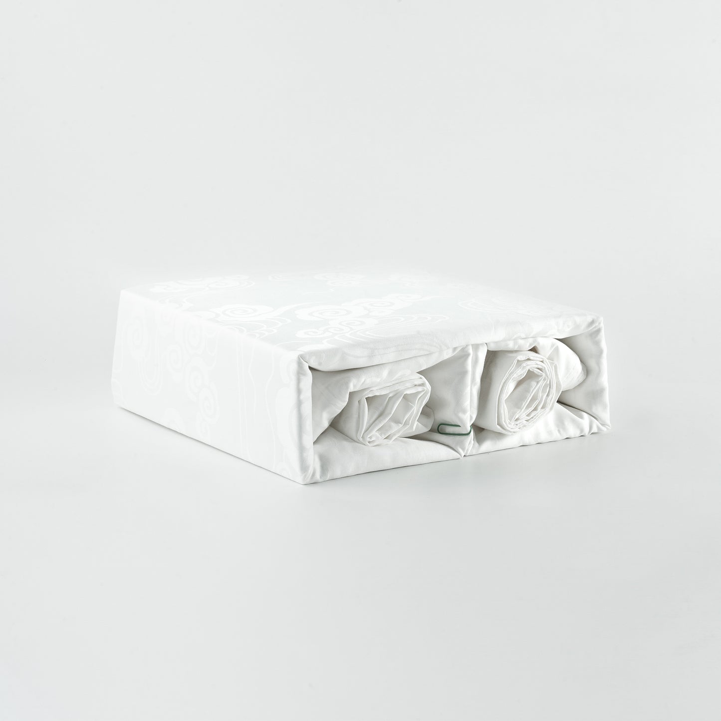 White Floral Pattern Quilt Covers